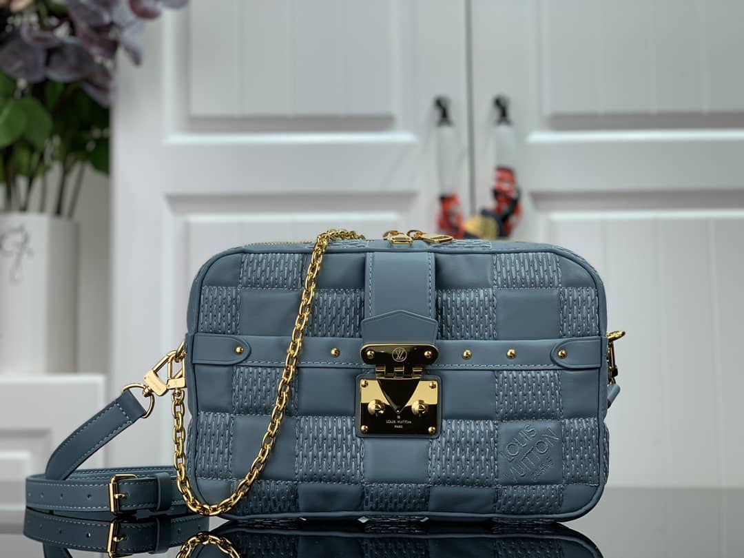 Best Replica Louis Vuitton Damier Quilt Lambskin Troca MM H27 Replica Bag Blue M59114 - Colareps