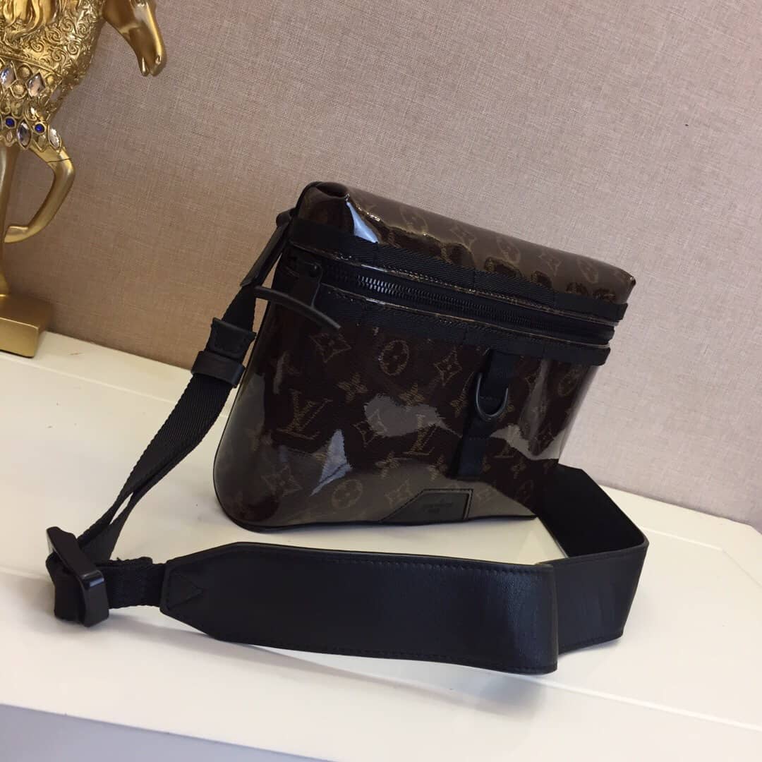 L0vis Vvtt0n PM Monogram Glaze Messenger Bag Replica M43895