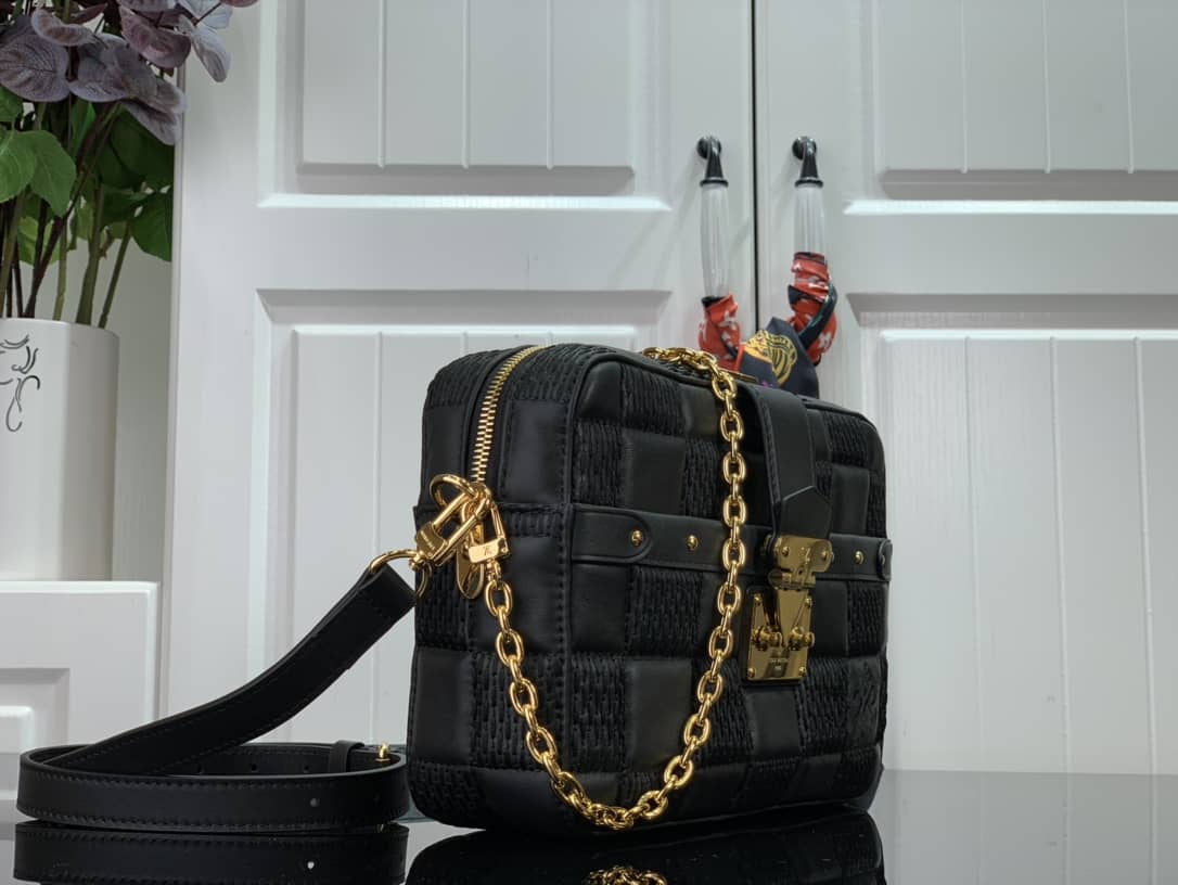 Best Replica Louis Vuitton Damier Quilt Lambskin Troca MM H27 Replica Bag Black M59114 - Colareps