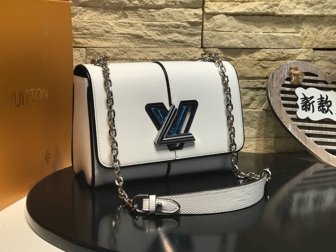 Best Replica Louis Vuitton AAA Replica Chain Shoulder Bag White - Colareps