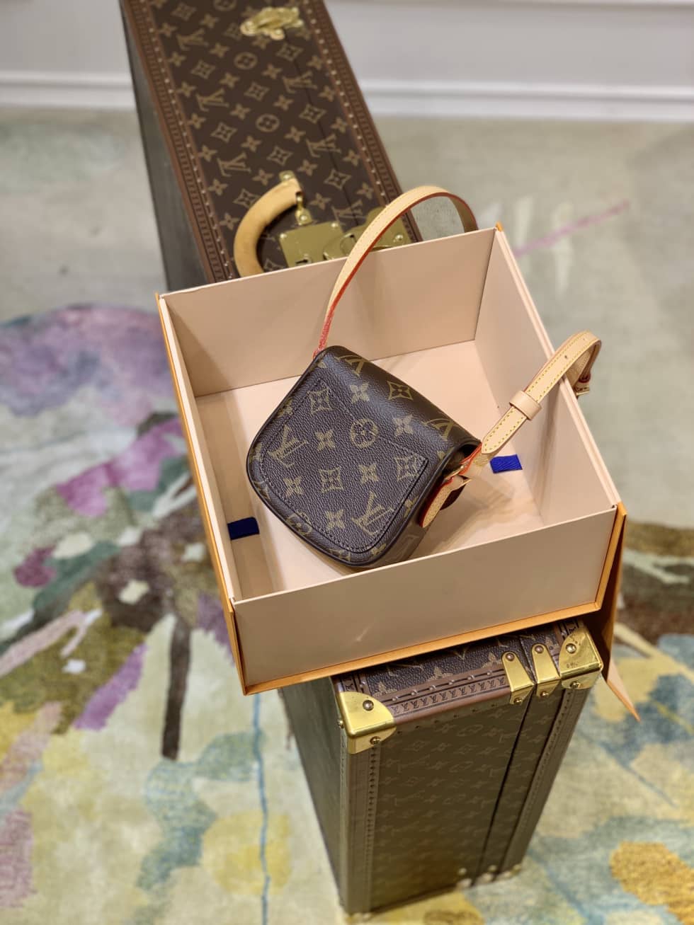 Best Replica Louis Vuitton Monogram Bebe Saint Cloud M51245 Replica Messenger Bag - Colareps