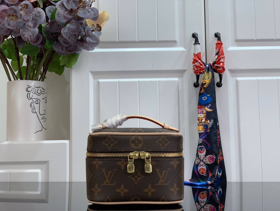 Best Replica Louis Vuitton Mini Monogram Canvas Beauty Case Replica M44496 - Colareps