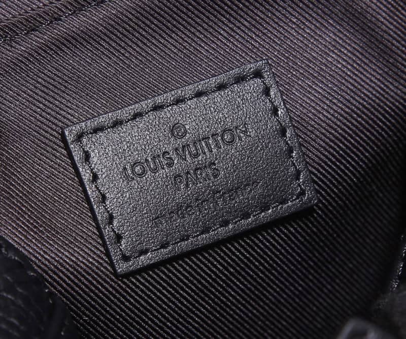 L0vis Vvtt0n Christopher XS Replica Backpack Black M58495