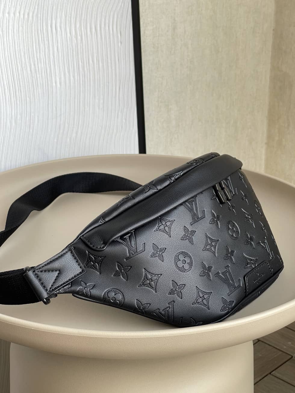Best Replica Louis Vuitton Discovery Bumbag PM Monogram Shadow Black M46036 Replica Belt Bag - Colareps