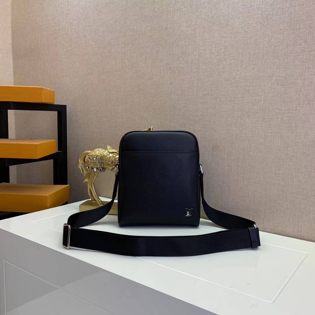 L0vis Vvtt0n Alex BB Taiga Leather Replica Messenger Bag M30265