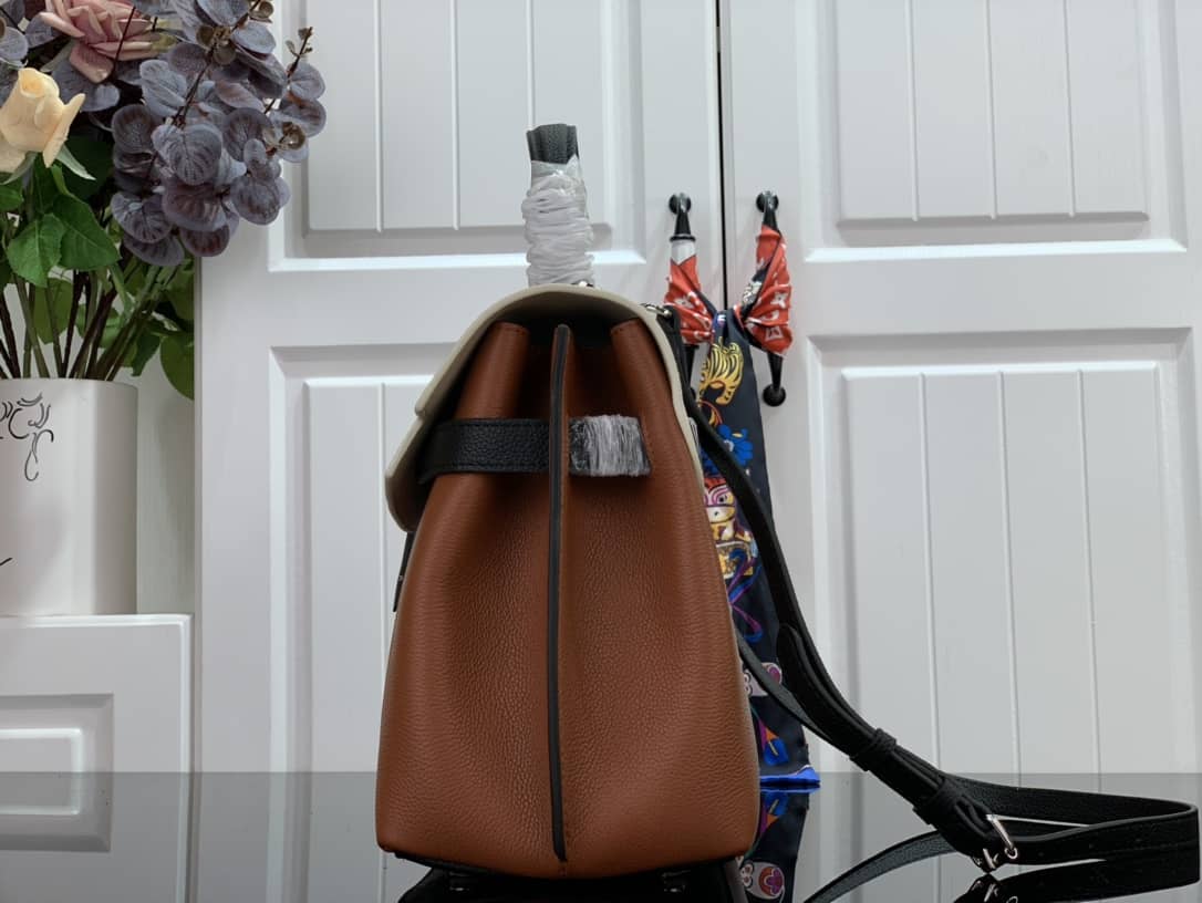 Best Replica Louis Vuitton Lock Me Ever 2Way Bag Replica M52787 - Colareps