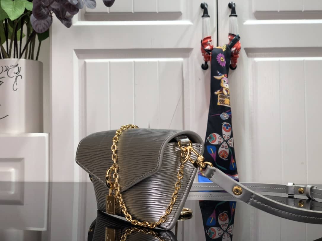 Best Replica Louis Vuitton Epi Leather Padlock On Strap Replica Bag Silver M80819 - Colareps