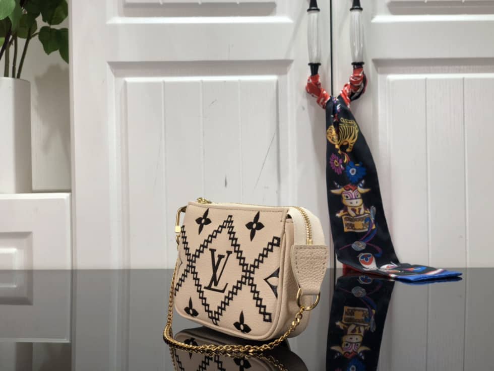 Best Replica Louis Vuitton Mini Pochette Accessoires Empreinte Broderies Beige M81140 Replica - Colareps