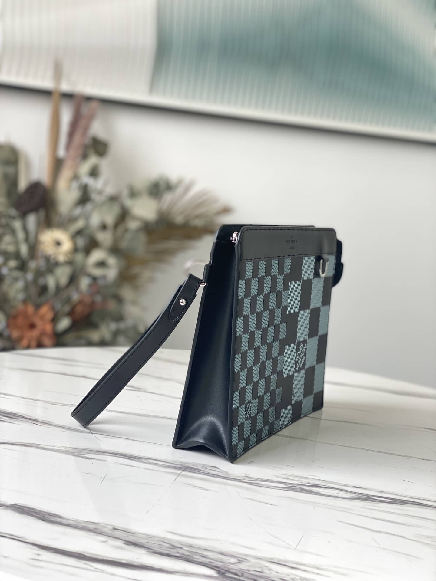 Best Replica Louis Vuitton Damier Infini 3D Cowhide Leather Standing Pouch Replica Green N60449 - Colareps