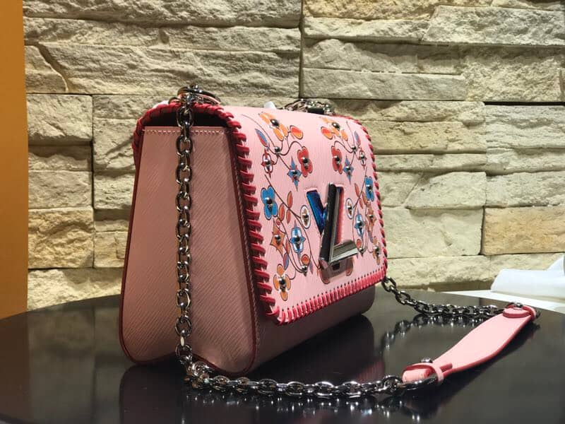 Best Replica Louis Vuitton Twist MM 7 Star Fake Chain Shoulder Bag Cheap - Colareps