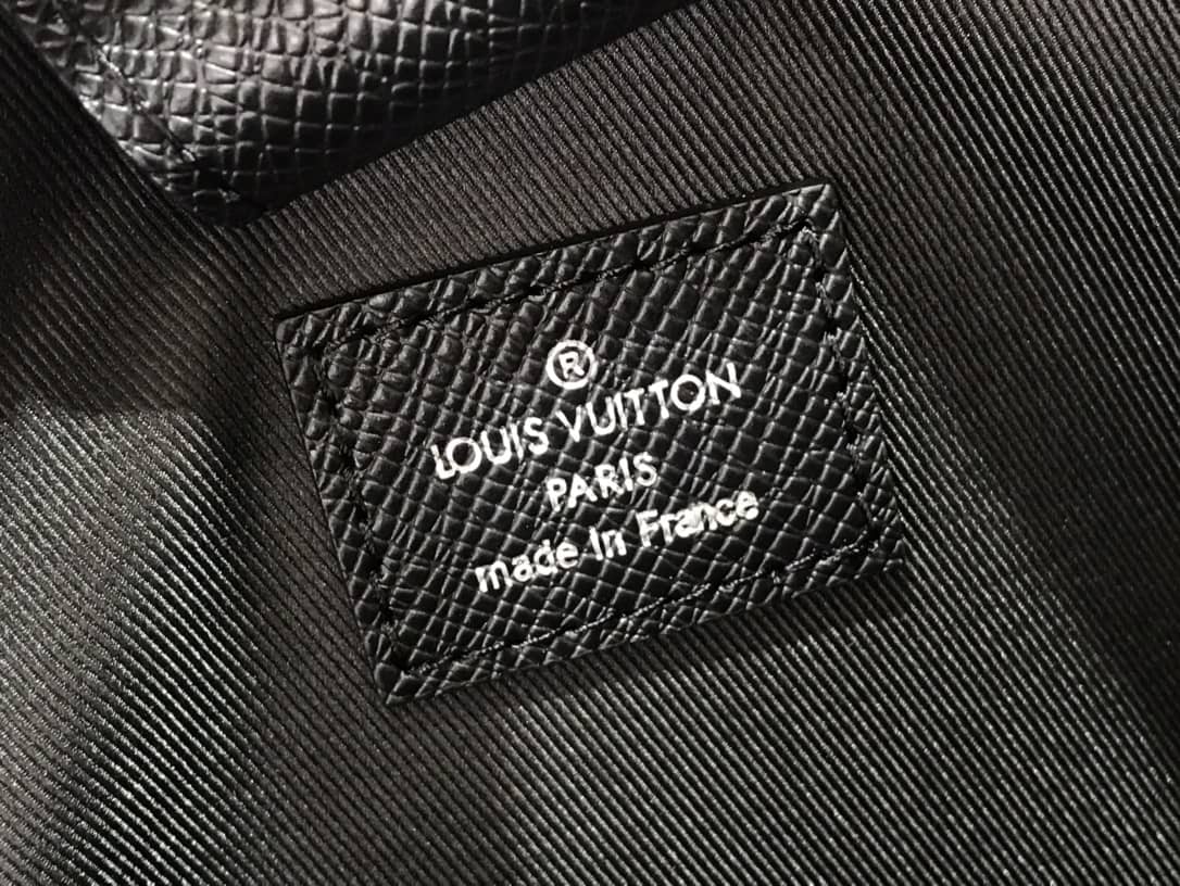 L0vis Vvtt0n Briefcase Taiga Leather Black M30769 Replica