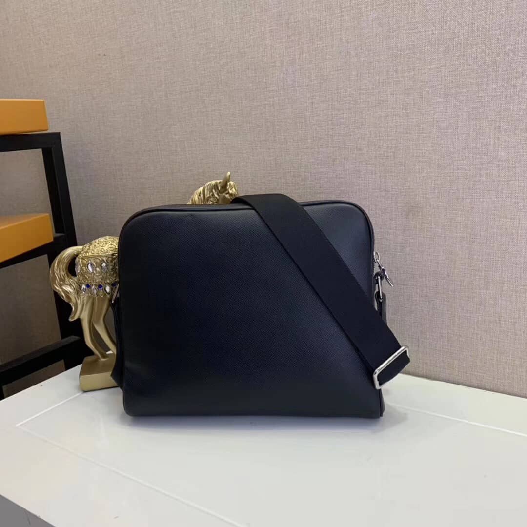 Best Replica Louis Vuitton Taiga Alex Leather Messenger Bag Replica M30260 - Colareps