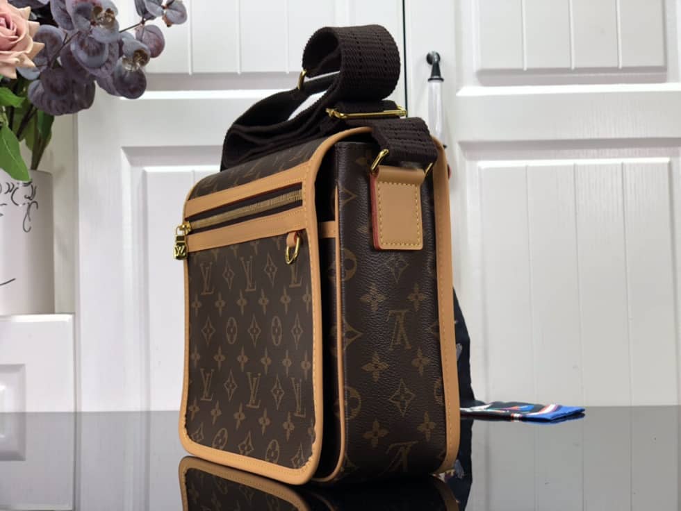 Best Replica Louis Vuitton Monogram Messenger Bosphore PM M40106 Replica Shoulder Bag - Colareps