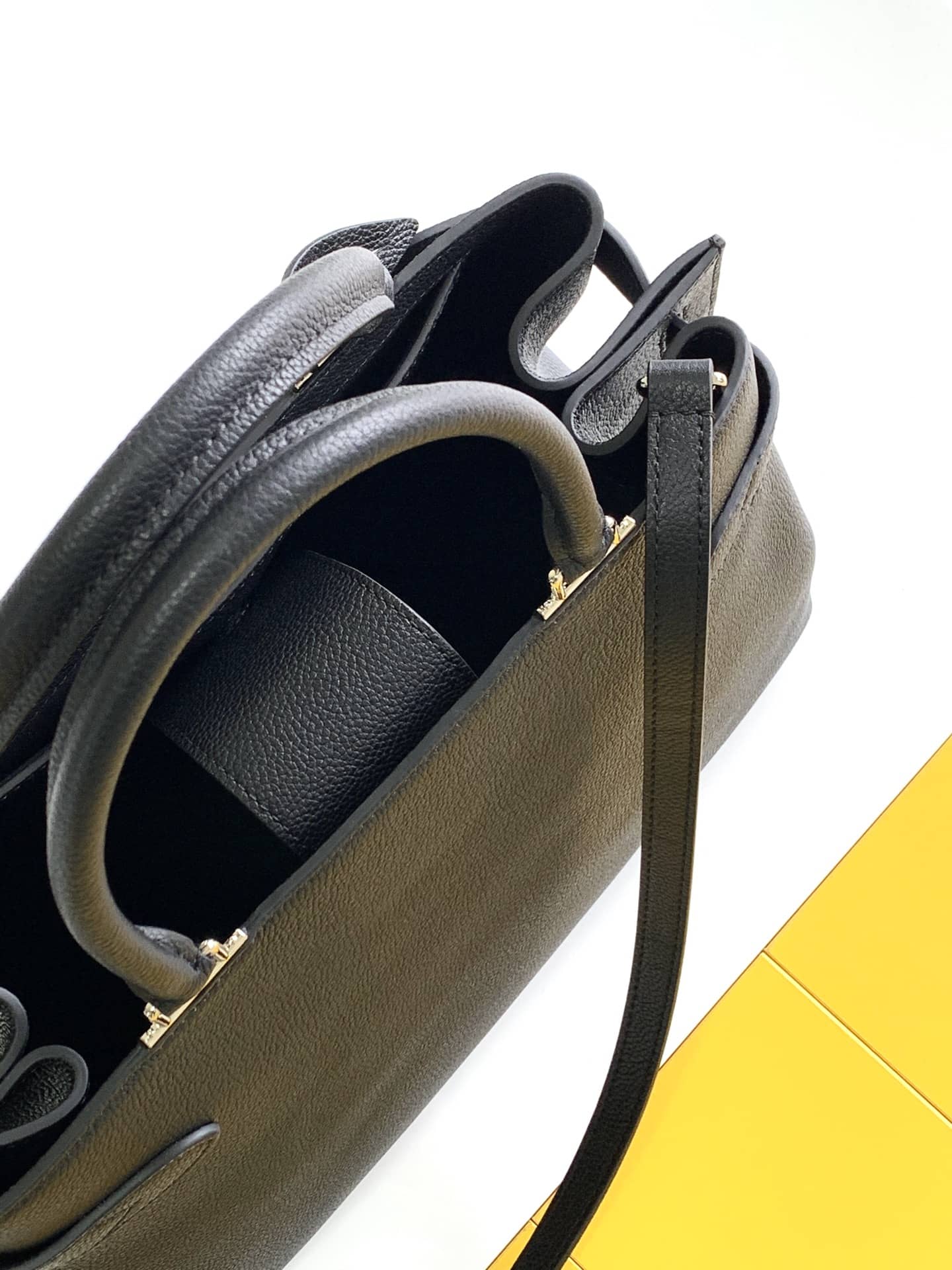 Best Replica Louis Vuitton Lockme Day Tote Replica Black M53730 - Colareps