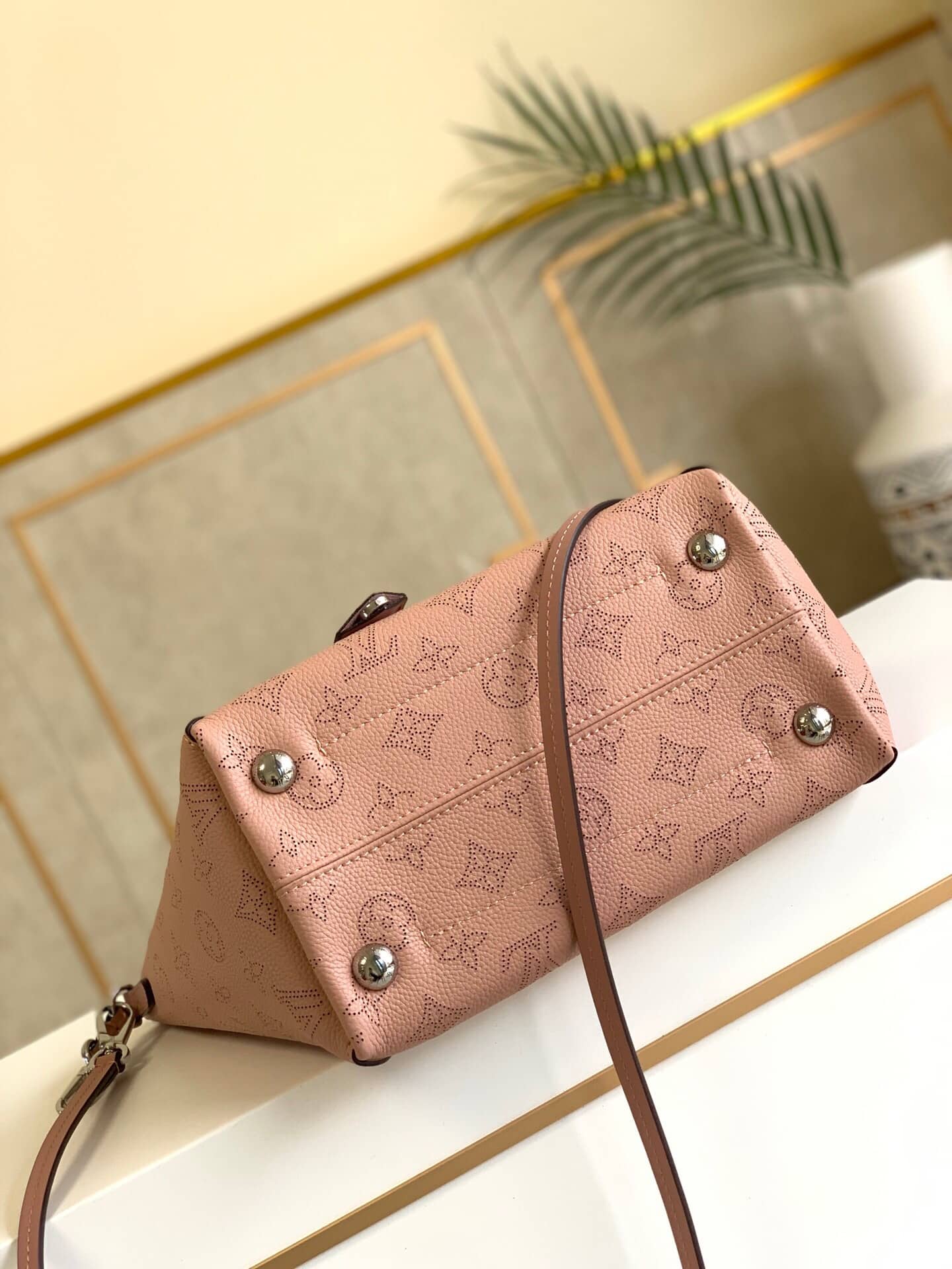 Best Replica Louis Vuitton Mahina Hina PM Leather Tote Replica Pink M54353 - Colareps