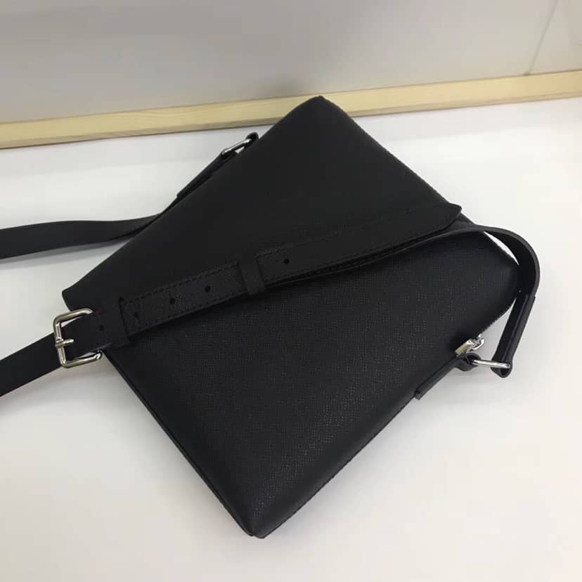 Best Replica Louis Vuitton Taiga Pochette Grigori Mens Shoulder Bag Replica Black M30505 - Colareps