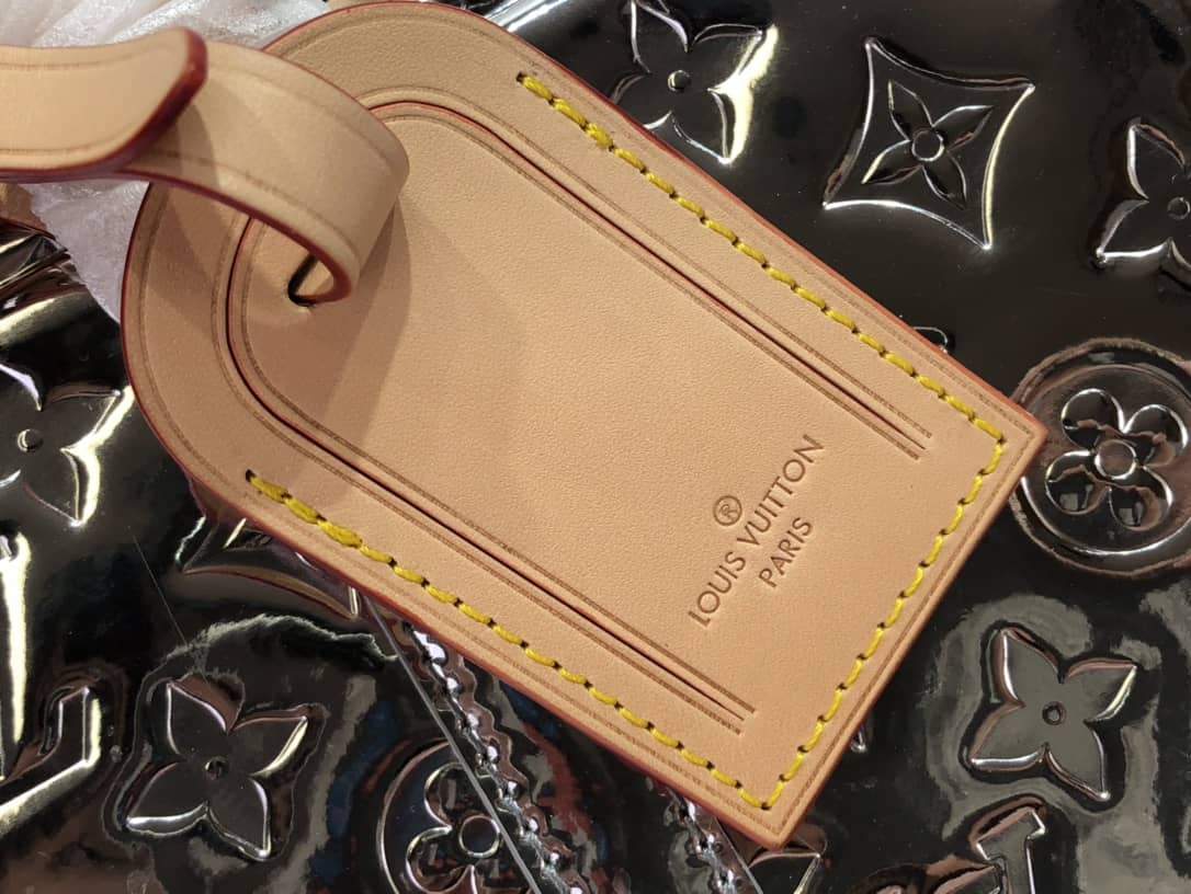 Best Replica Louis Vuitton Monogram Mirror Coated Canvas Neo Porte Documents Voyage Replica M58755 - Colareps