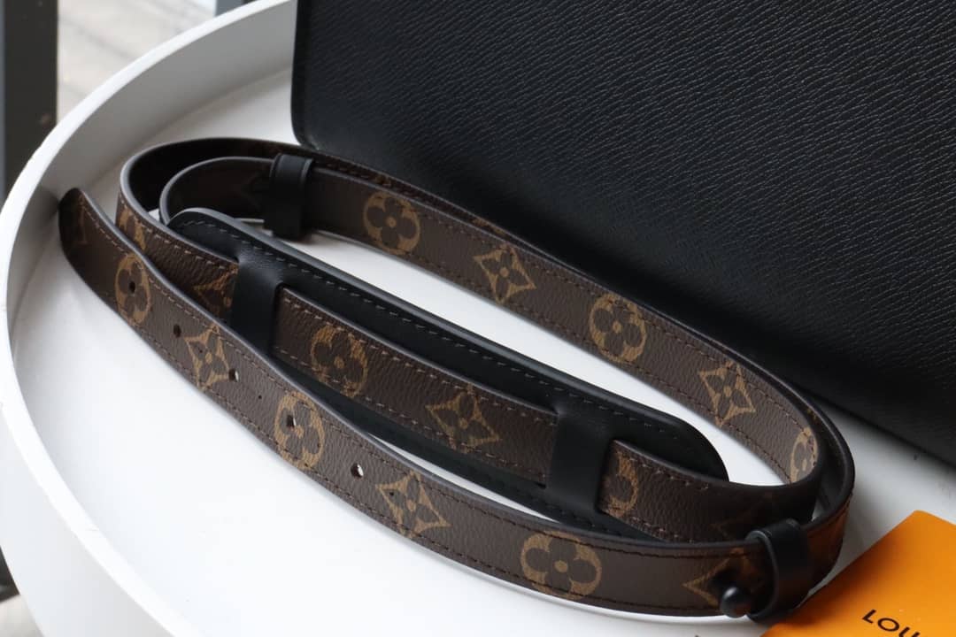 L0vis Vvtt0n Robusto Briefcase Monogram Canvas Taiga Leather Replica Black M30591