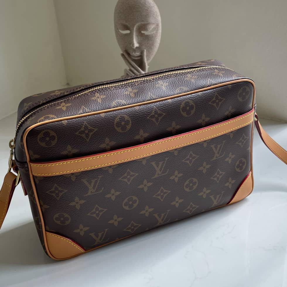 Best Replica Louis Vuitton Monogram Trocadero 30 M51272 Replica Camera Bag - Colareps