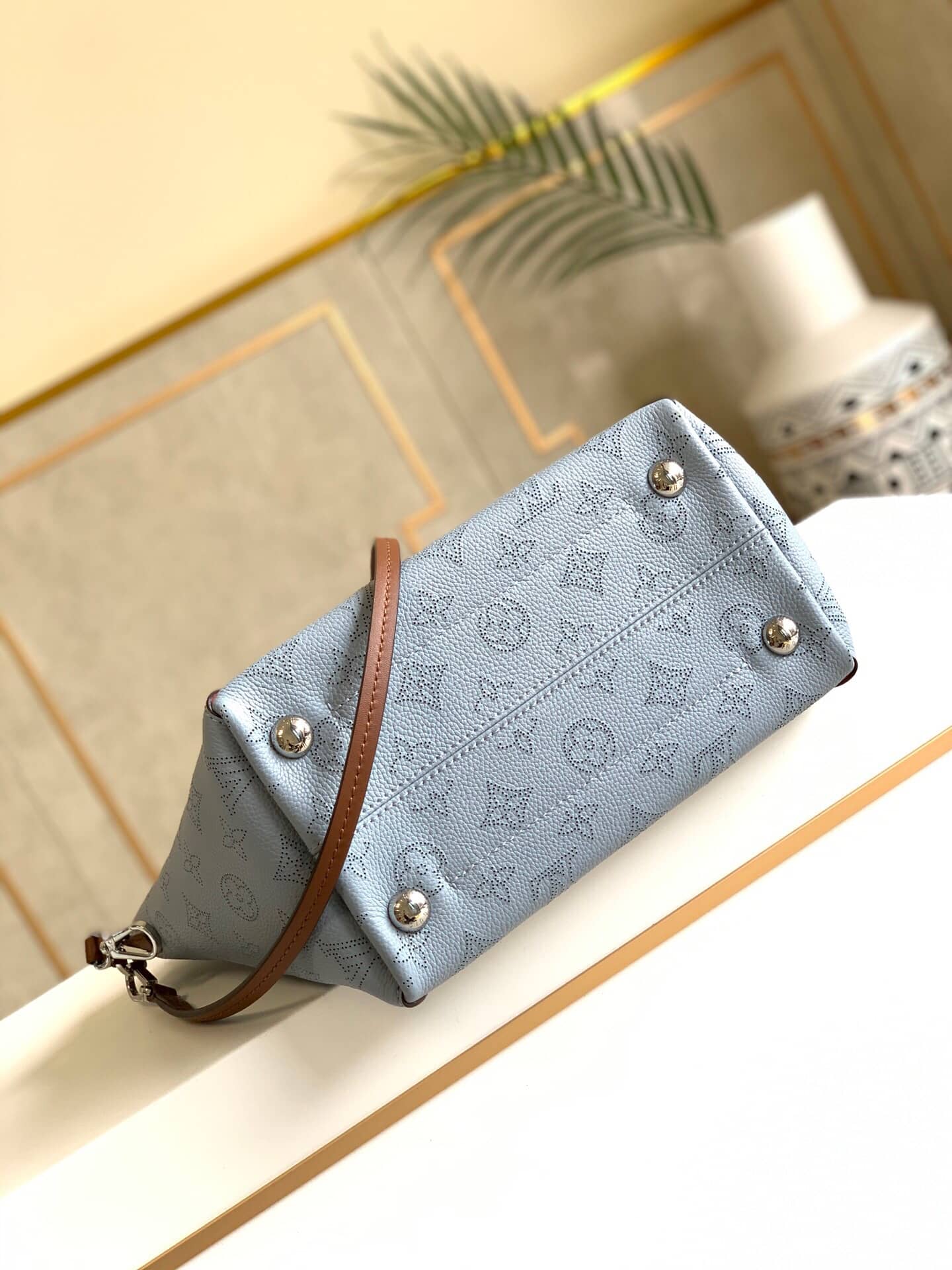 Best Replica Louis Vuitton Mahina Hina PM Leather Tote Replica Blue M54353 - Colareps