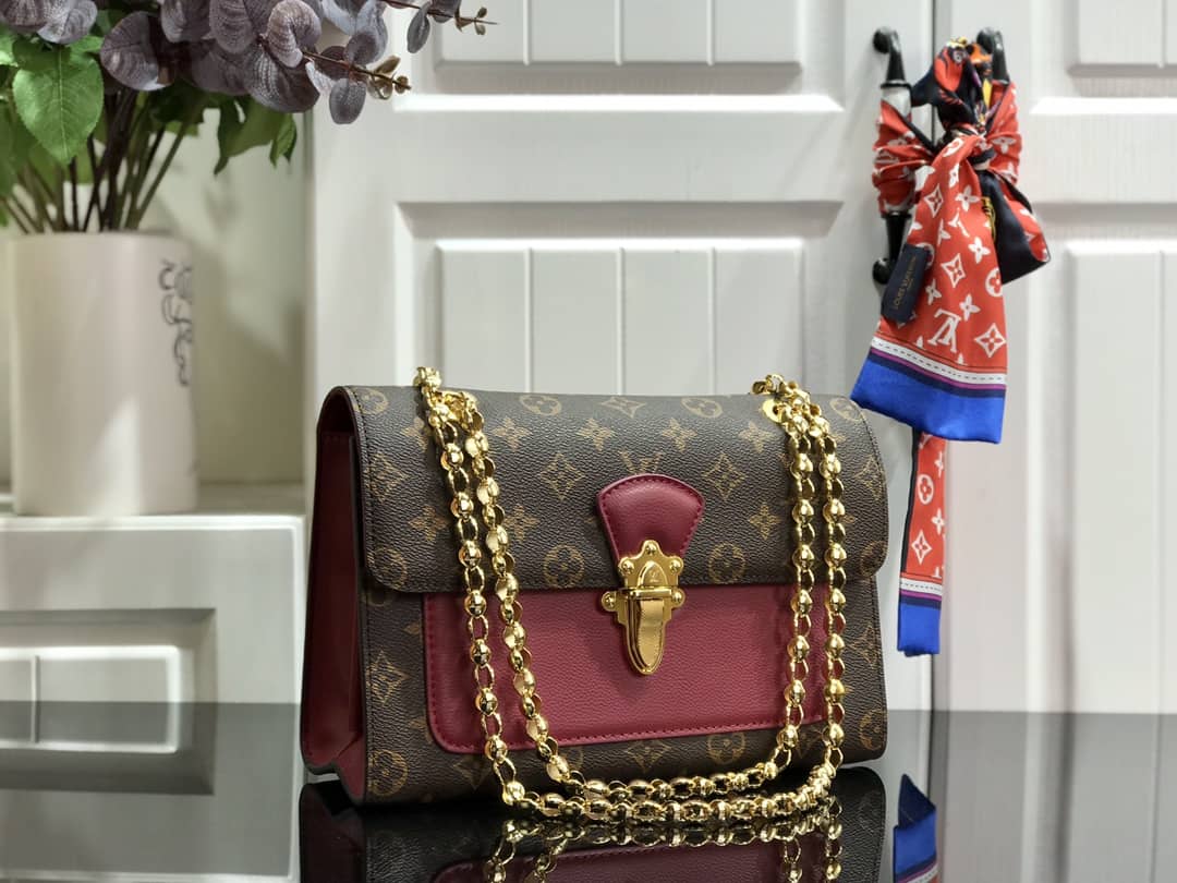 Best Replica Louis Vuitton Monogram Canvas Victoire Chain Bag Replica Purple M41731 - Colareps