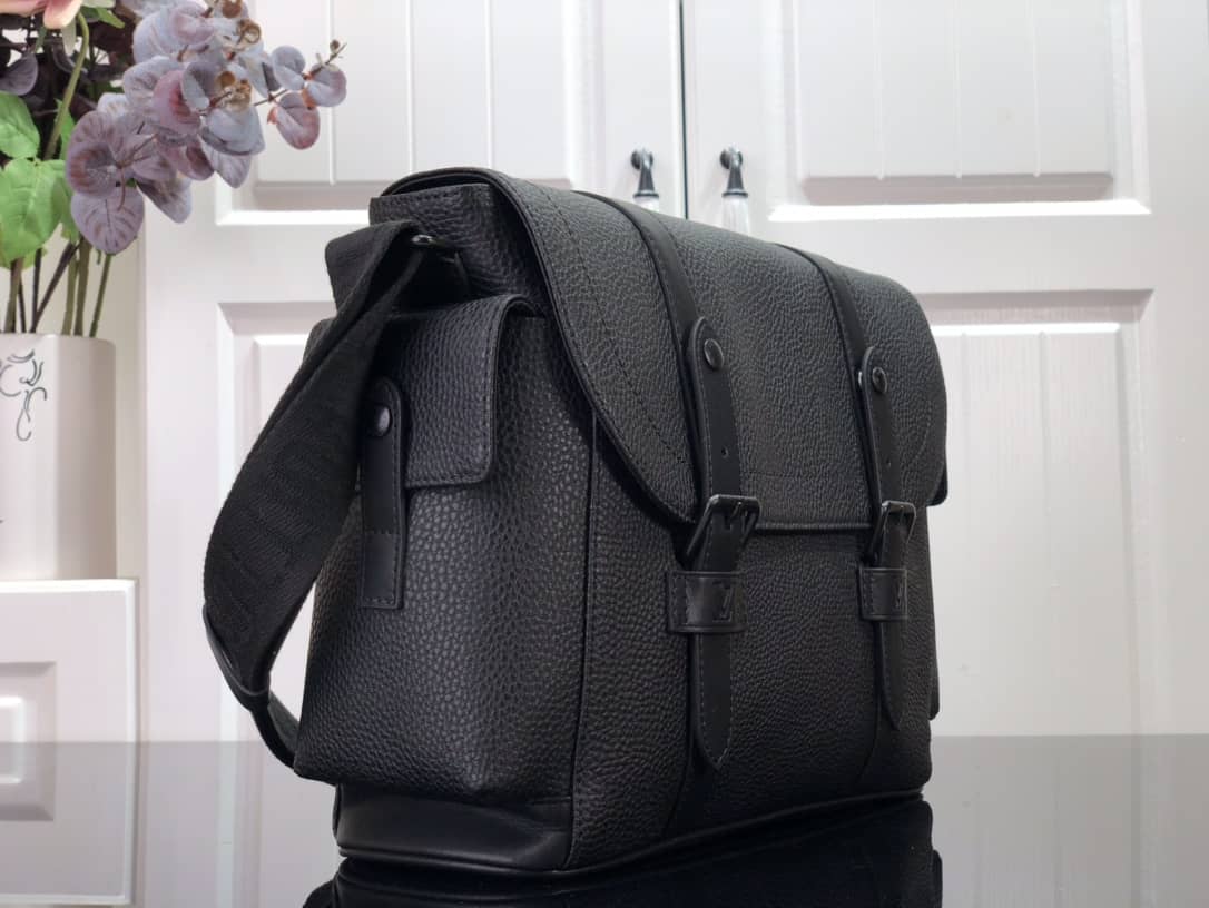 Best Replica Louis Vuitton Trunk Taurillon Leather Messenger Bag Replica Black M58494 - Colareps