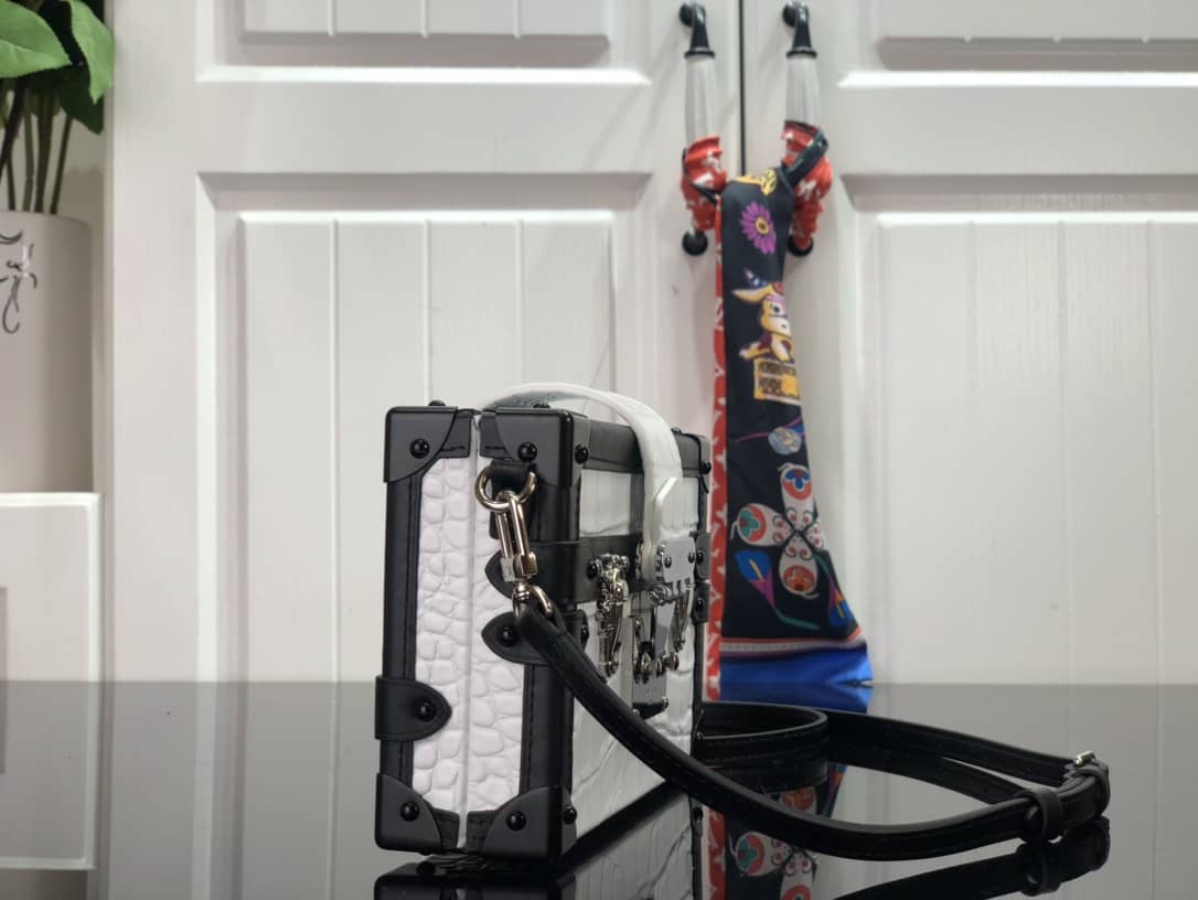 Best Replica Louis Vuitton Petite Malle Brilliant Alligator Leather Replica Handbag White N93817 - Colareps