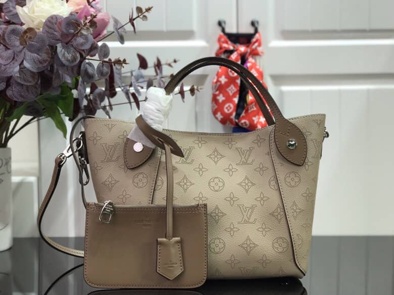 Best Replica Louis Vuitton Mahina Hina PM Leather Tote Replica Apricot M54353 - Colareps