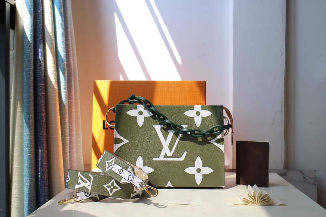 Best Replica Louis Vuitton Monogram Giant Toilet Pouch Crossbody Bag Replica Green M67692 - Colareps