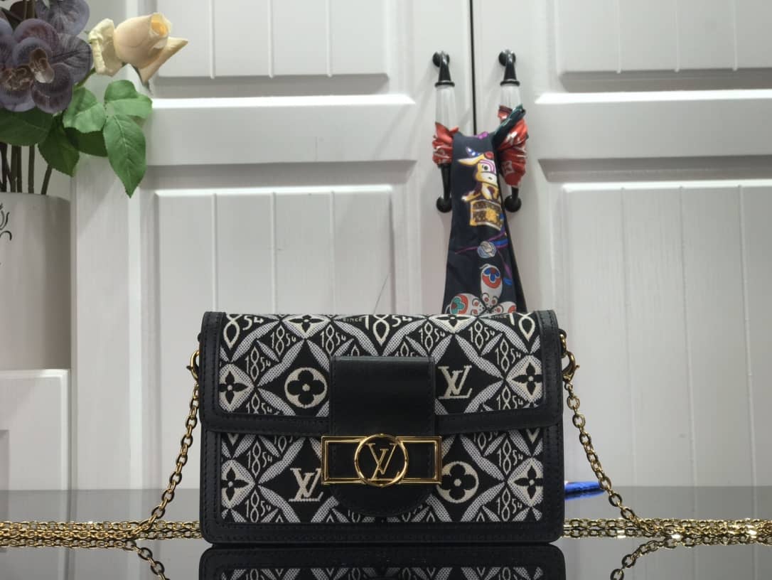 Best Replica Louis Vuitton Since 1854 Dauphine Chain Replica Wallet Black M69992 - Colareps