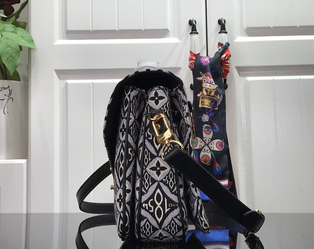 Best Replica Louis Vuitton Pochette Mestis MM Monogram Canvas Replica Shoulder Bag M57272 - Colareps