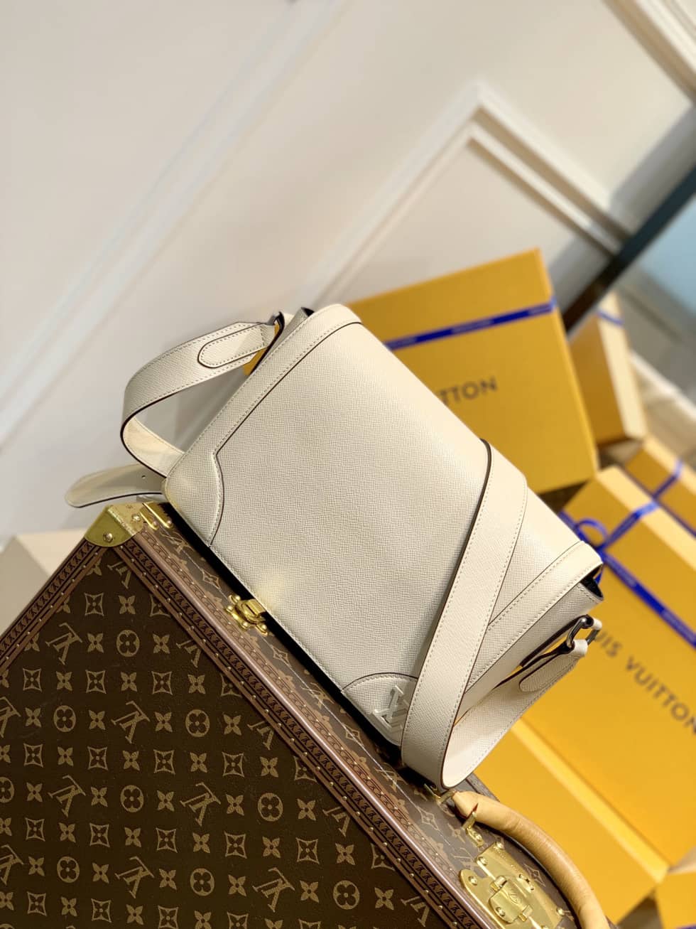 Best Replica Louis Vuitton New Flap Taiga Noir M30807 Replica Messenger Bag - Colareps