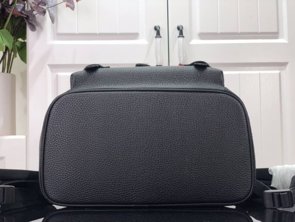 L0vis Vvtt0n Christopher Slim Taurillon Leather Black M58644 Replica Backpack