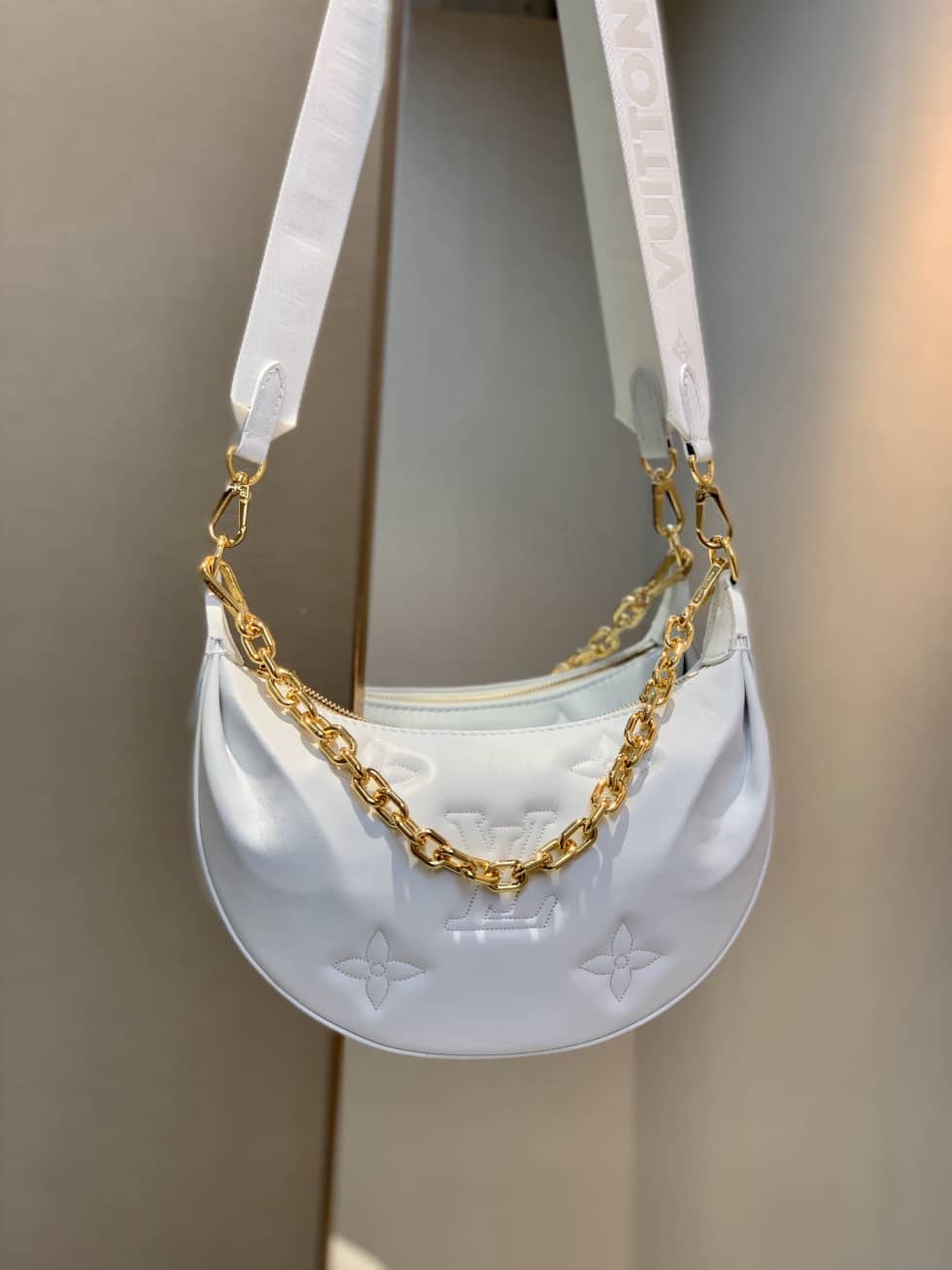 Best Replica Louis Vuitton Over The Moon Bubblegram White M59959 Replica Hobo - Colareps