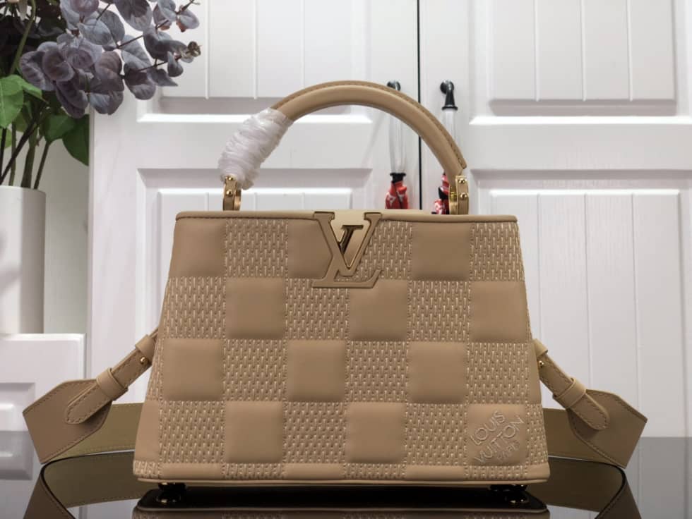 Best Replica Louis Vuitton Capucines BB Beige M59225 Replica Shoulder Bag - Colareps