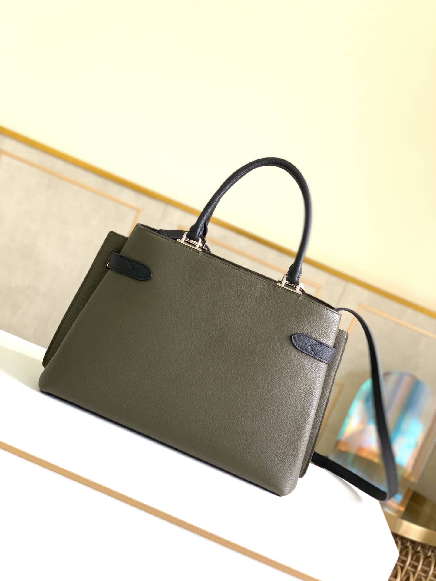 Best Replica Louis Vuitton Lockme Day Tote Replica Green M53730 - Colareps