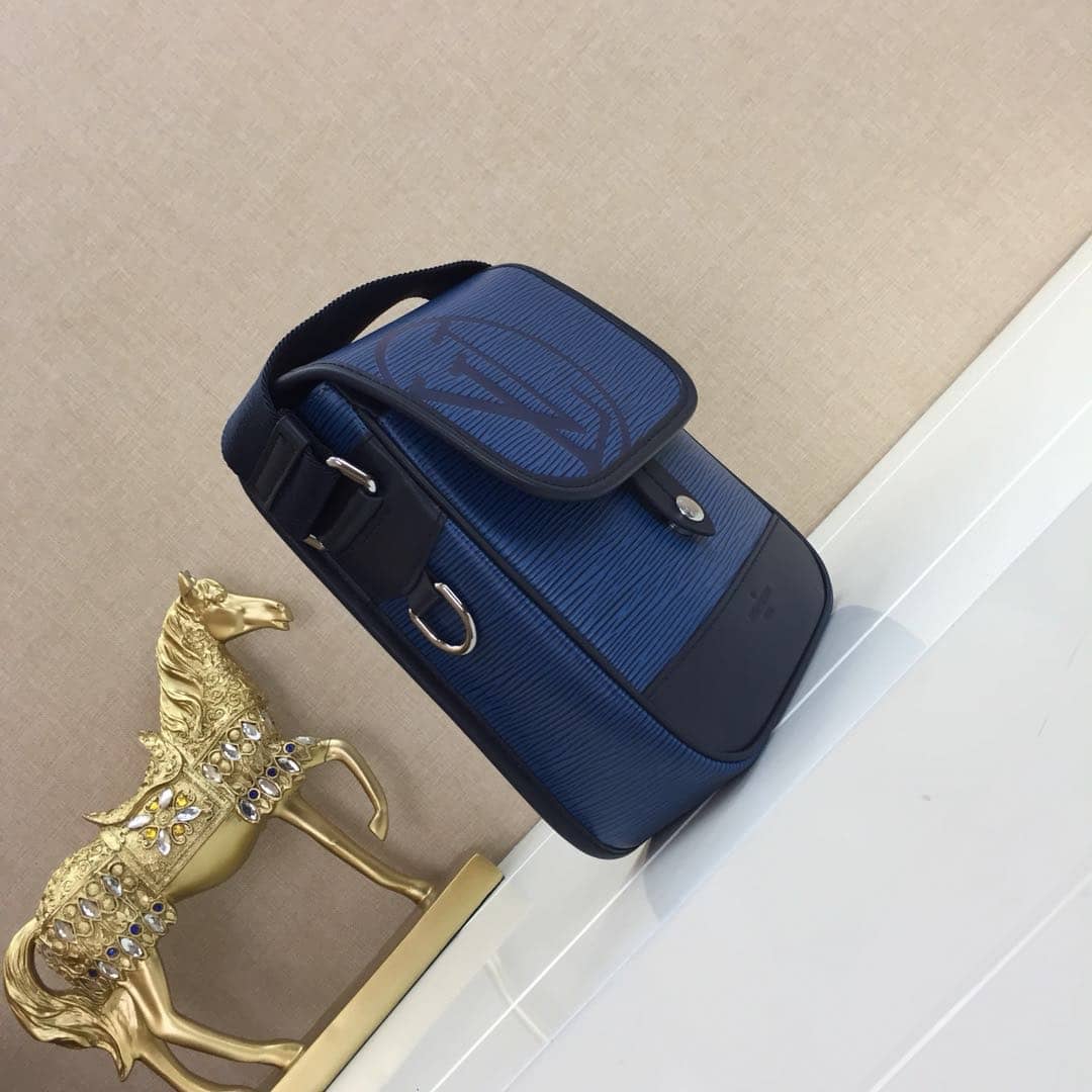 L0vis Vvtt0n EPI Downtown BB Messenger Bag Replica Blue M53497
