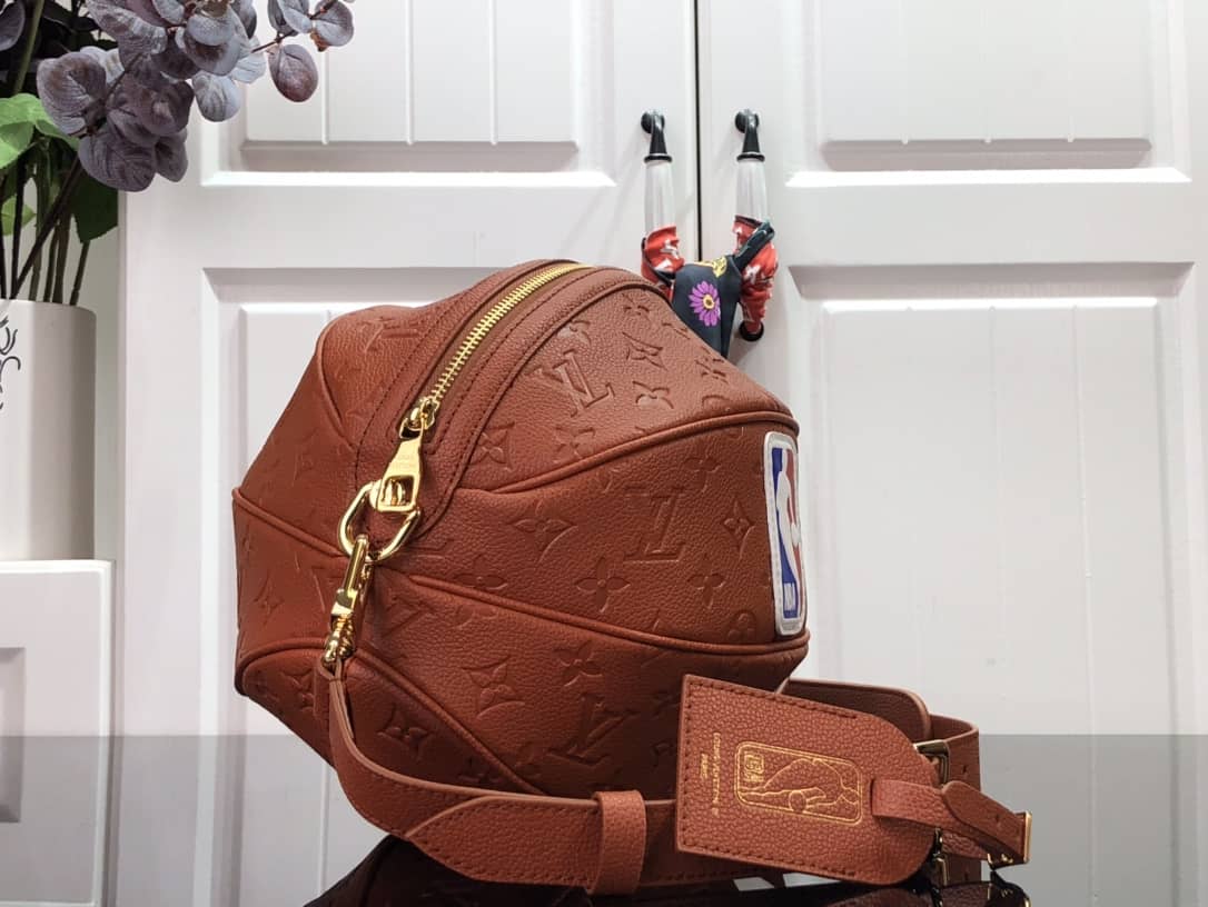 Best Replica Louis Vuitton x NBA Ball-in Basket Monogram Replica Shoulder Bag M57974 - Colareps