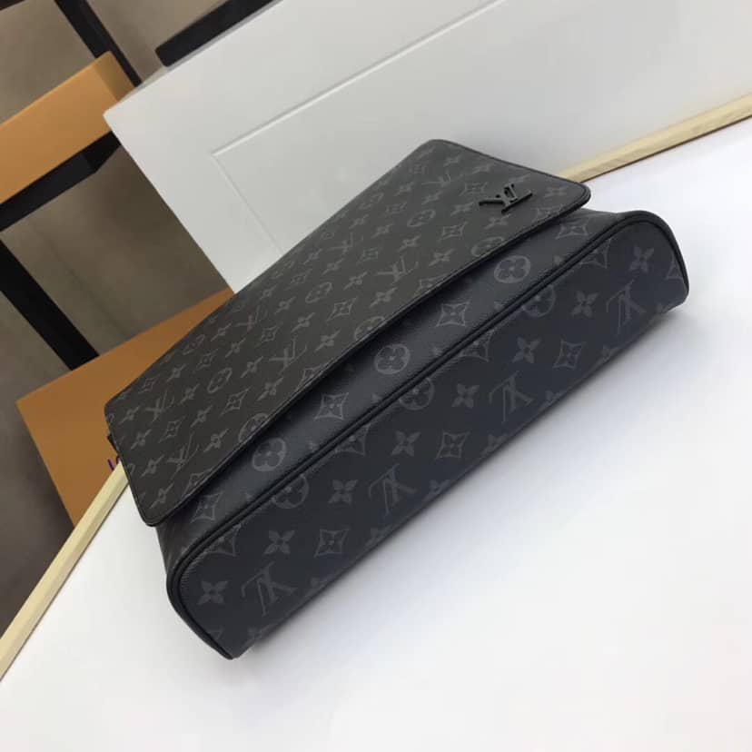 L0vis Vvtt0n District MM Monogram Replica Messenger Bag M44001