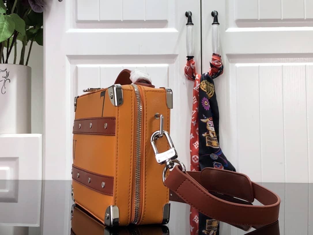 Best Replica Louis Vuitton Handle Soft Trunk No. 7 Replica Shoulder Bag - Colareps