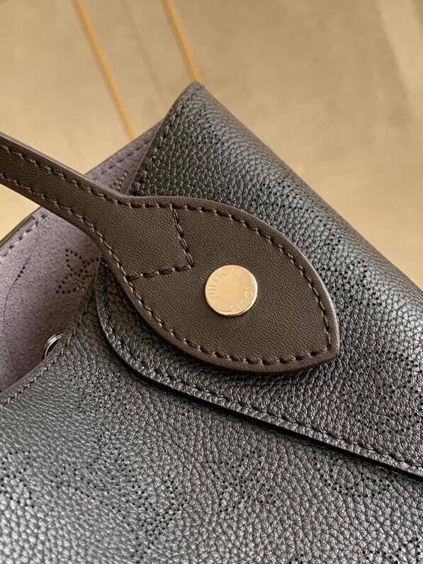 Best Replica Louis Vuitton Mahina Hina PM Leather Tote Replica Black M54353 - Colareps