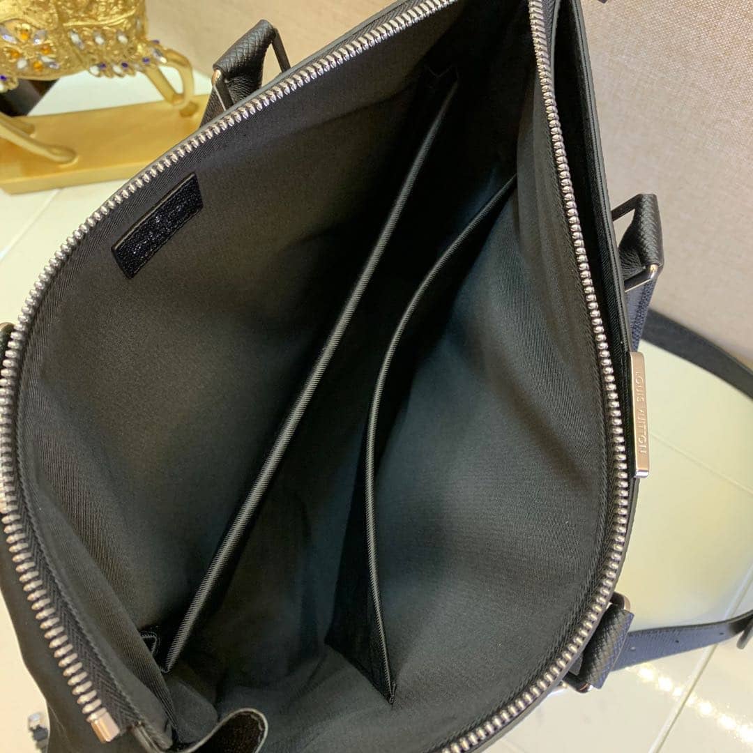 Best Replica Louis Vuitton Taiga Anton Tote Replica M33433 - Colareps