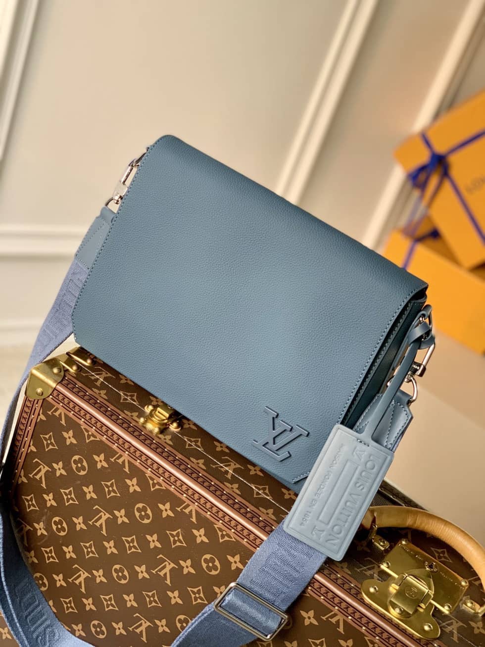 Best Replica Louis Vuitton Aerogram Calfskin Blue M59327 Replica Messenger Bag - Colareps