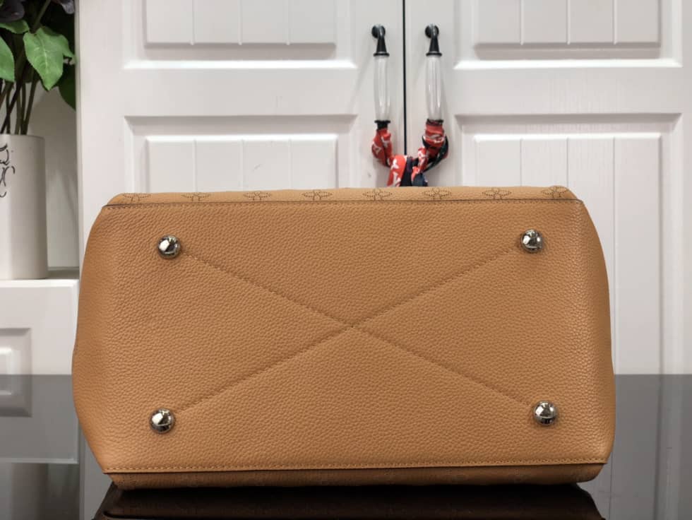 Best Replica Louis Vuitton Mahina Beaubourg Hobo MM M56073 Replica Tote - Colareps