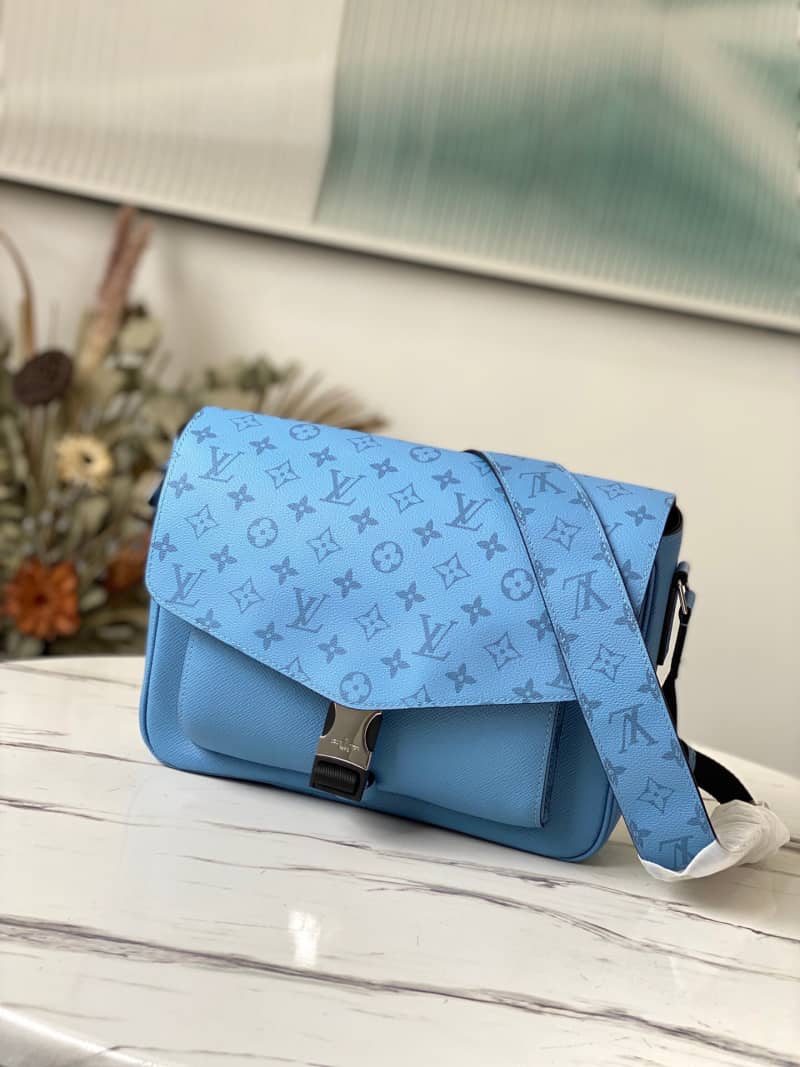 Best Replica Louis Vuitton Monogram Flap Leather Small Messenger Bag Replica Blue M30745 - Colareps
