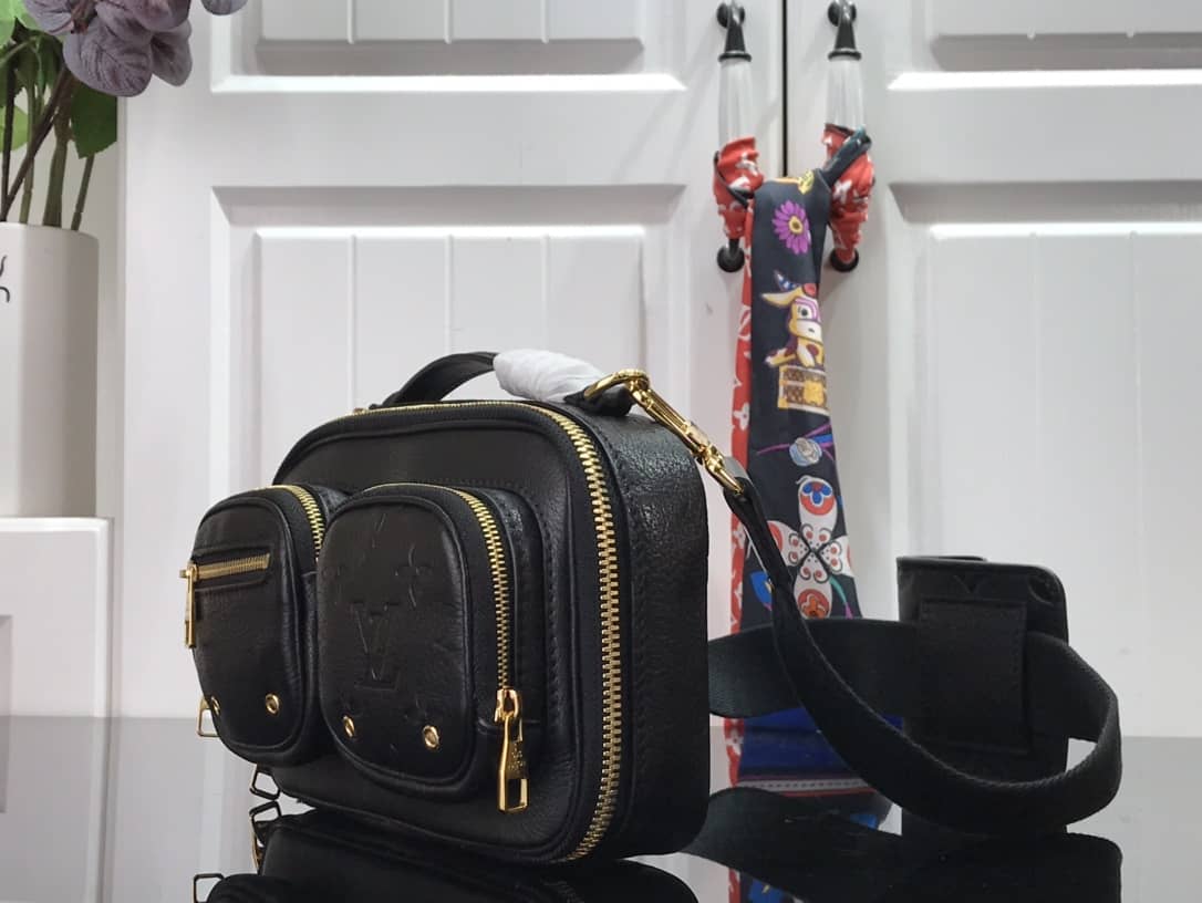 Best Replica Louis Vuitton Utility Black Replica Crossbody Bag M80450 - Colareps