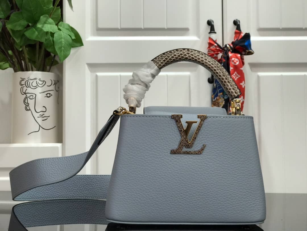 Best Replica Louis Vuitton Capucines MM Taurillon Leather Tote M94227 - Colareps