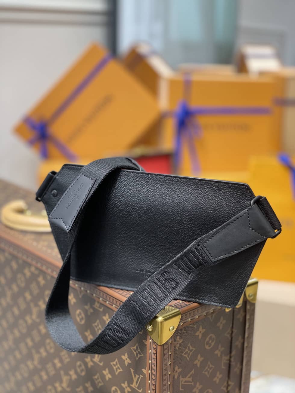 Best Replica Louis Vuitton Aerogram Slingbag M57081 Replica Shoulder Bag - Colareps