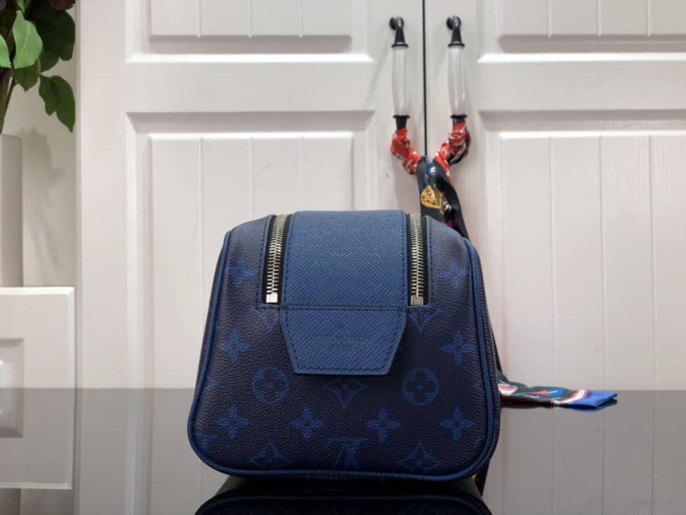 Best Replica Louis Vuitton Dopp Kit Toilet Pouch Monogram Canvas M44494 Replica - Colareps