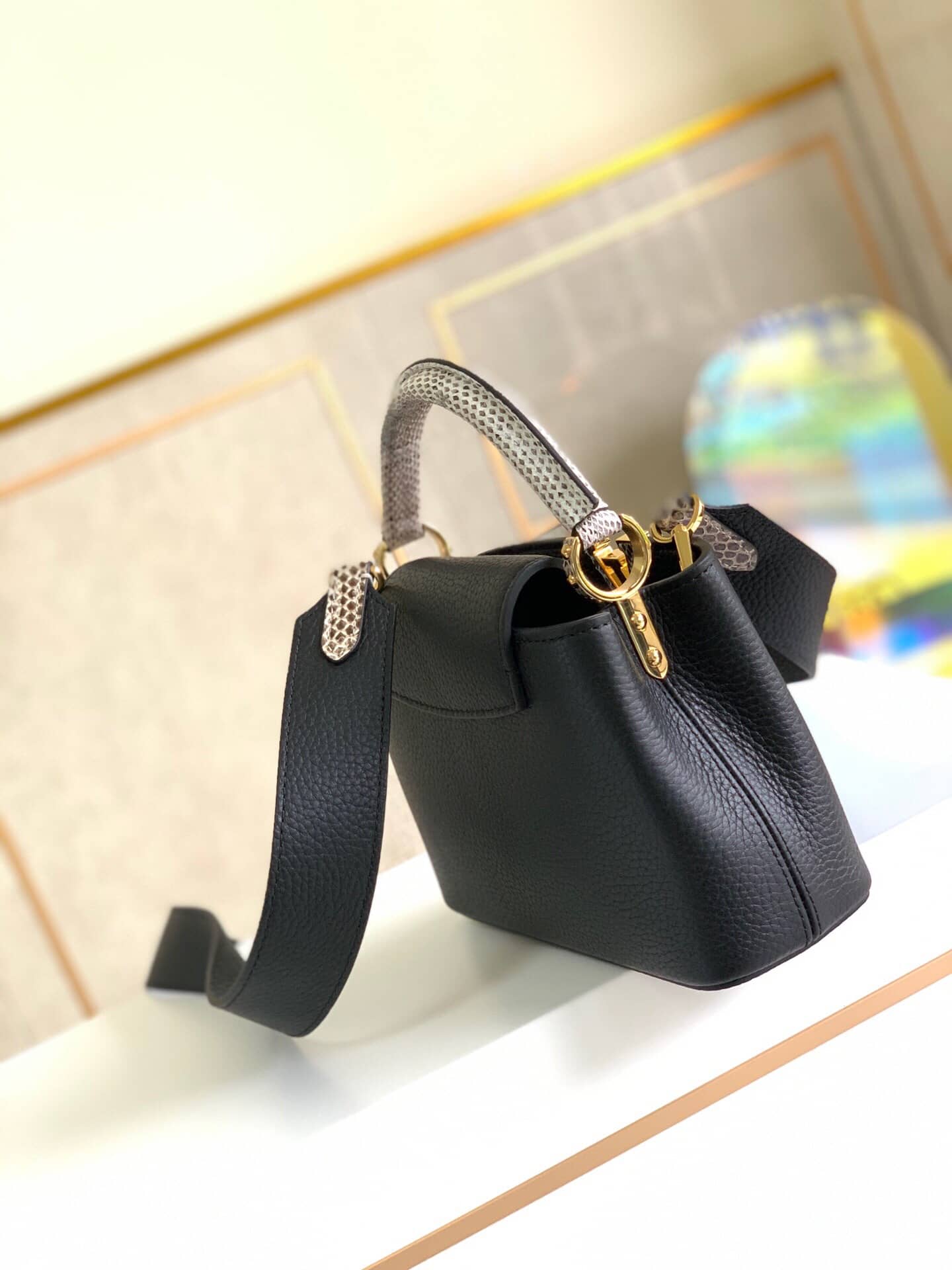 Best Replica Louis Vuitton Capucines Mini Replica Bag Black M55921 - Colareps